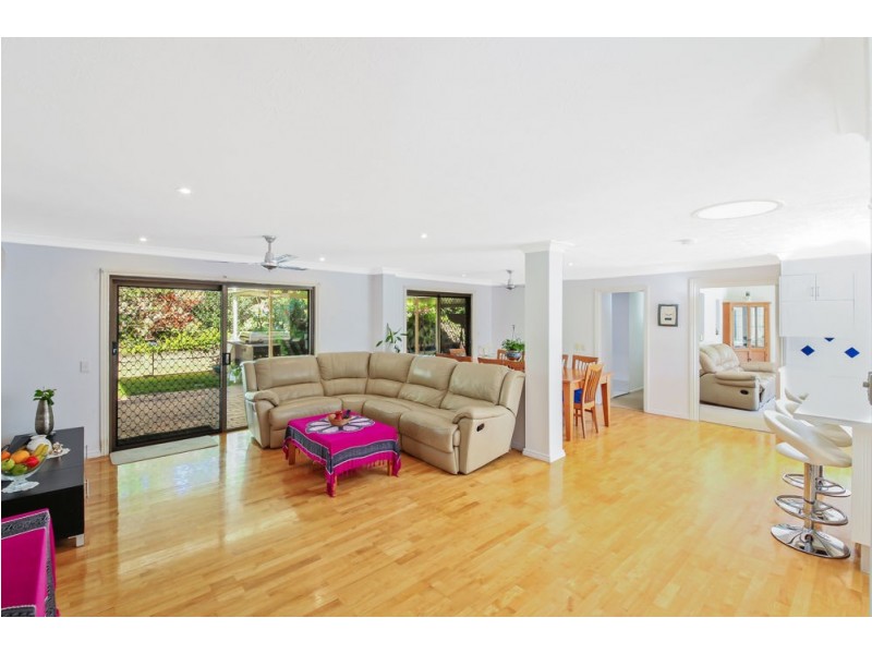 40 Woodlands Way, Parkwood QLD 4214