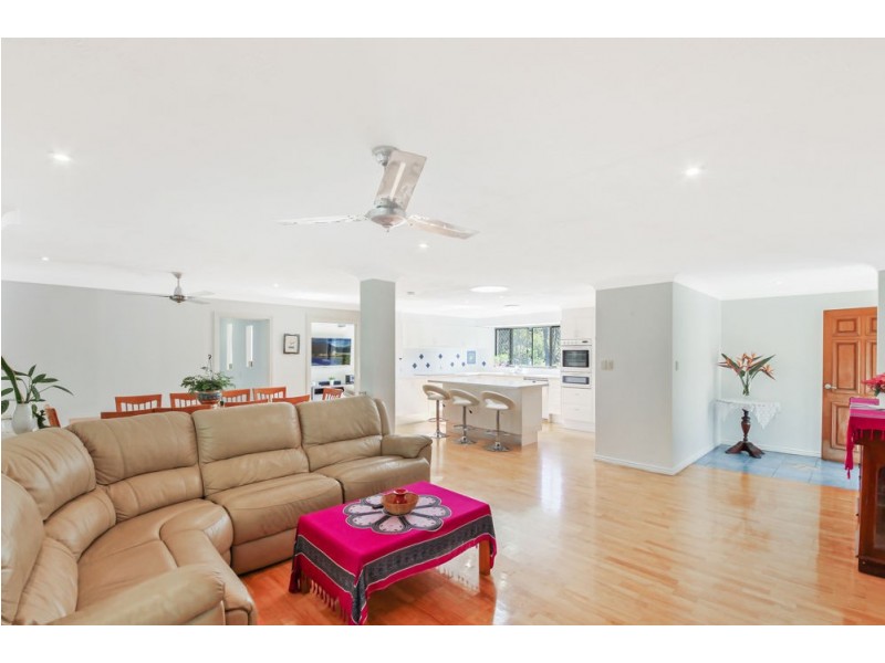 40 Woodlands Way, Parkwood QLD 4214