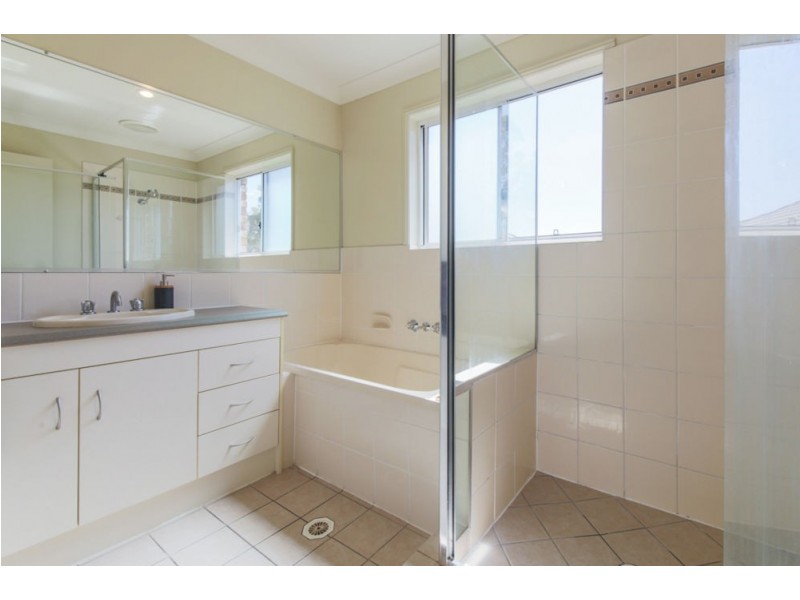 2/30 Goldcrest Drive, Upper Coomera QLD 4209