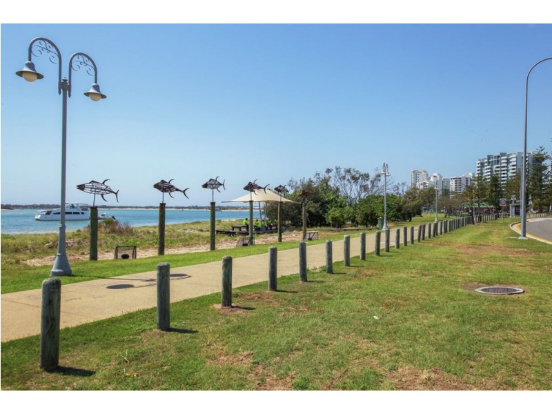 4/10 Brisbane Road, Labrador QLD 4215