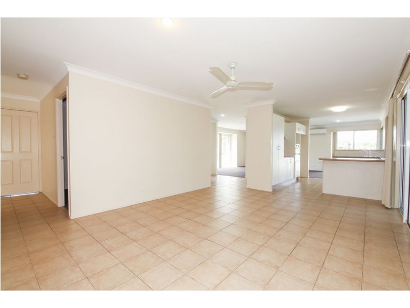 6 Cobbler Place, Pacific Pines QLD 4211