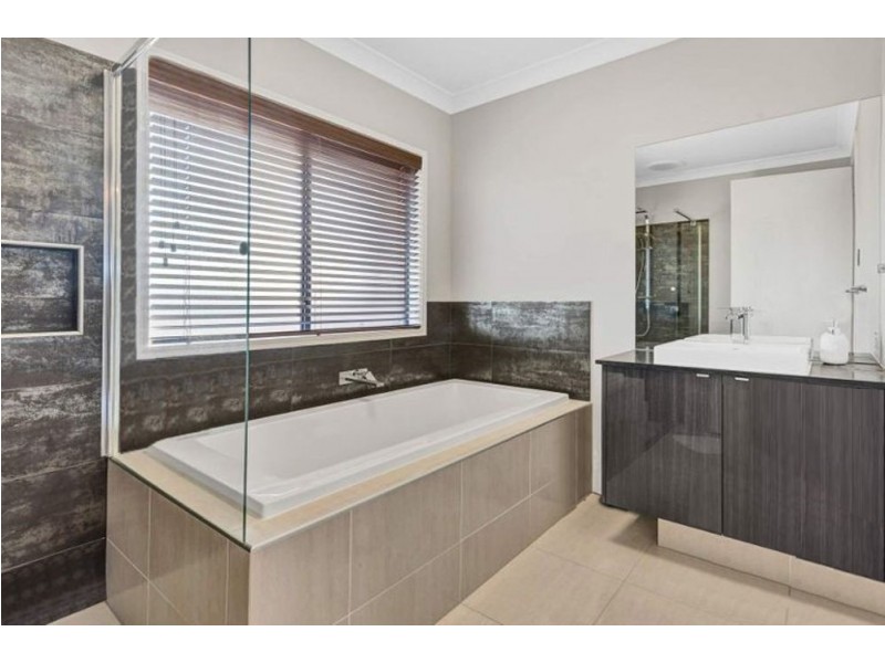 3 Kinglake Crescent, Pimpama QLD 4209