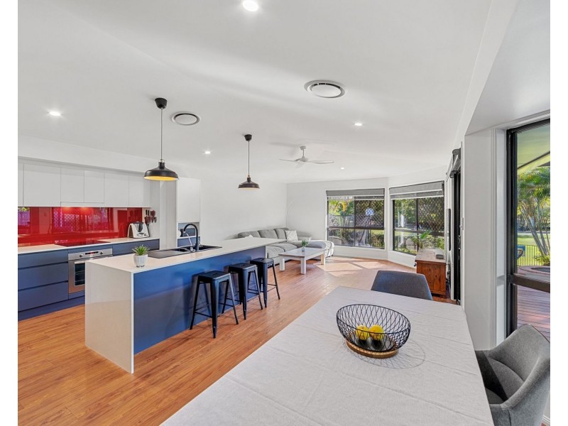 13 Edgeworth Place, Helensvale QLD 4212