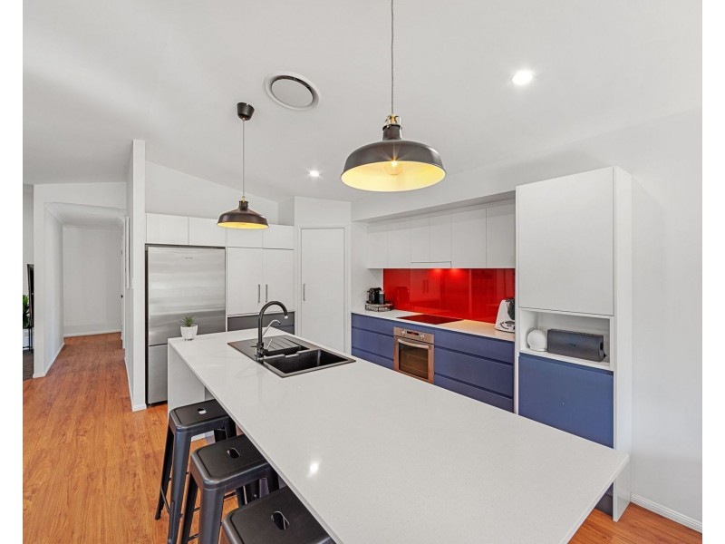 13 Edgeworth Place, Helensvale QLD 4212