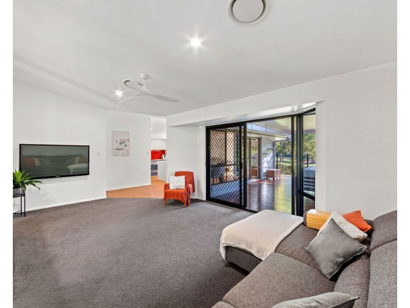 13 Edgeworth Place, Helensvale QLD 4212