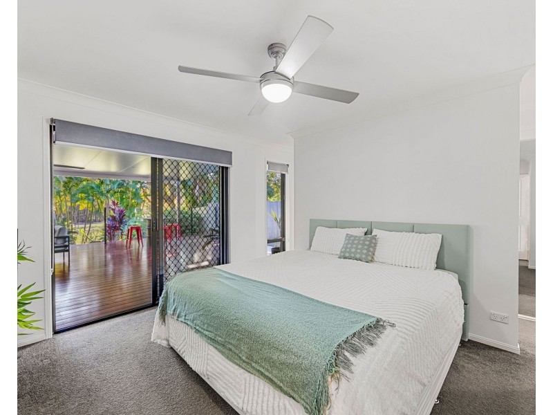 13 Edgeworth Place, Helensvale QLD 4212