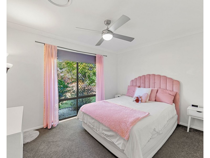 13 Edgeworth Place, Helensvale QLD 4212