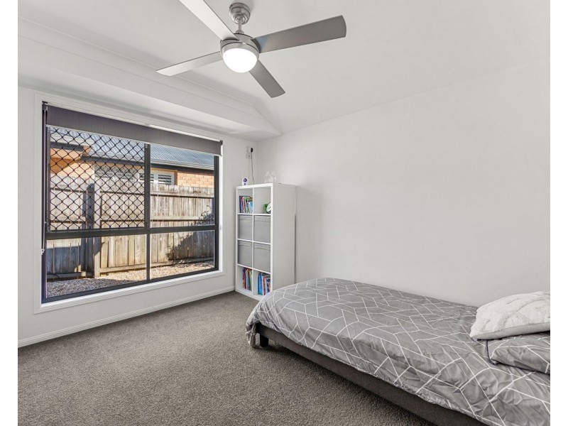 13 Edgeworth Place, Helensvale QLD 4212