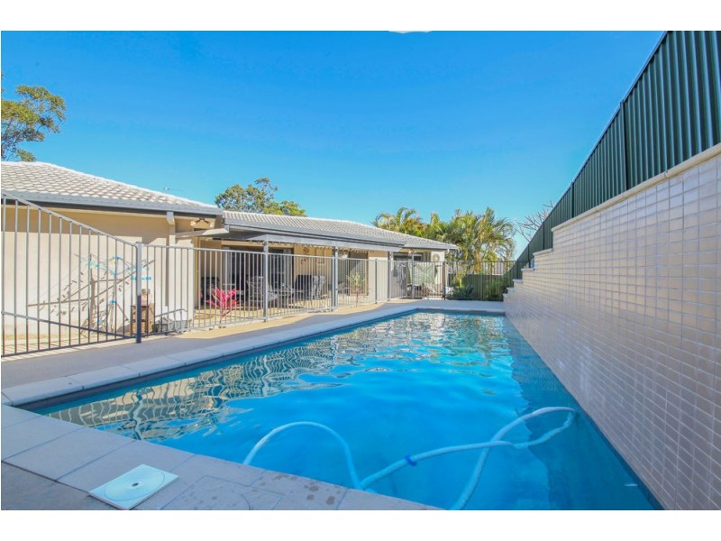 4 Kittani Crescent, Ashmore QLD 4214