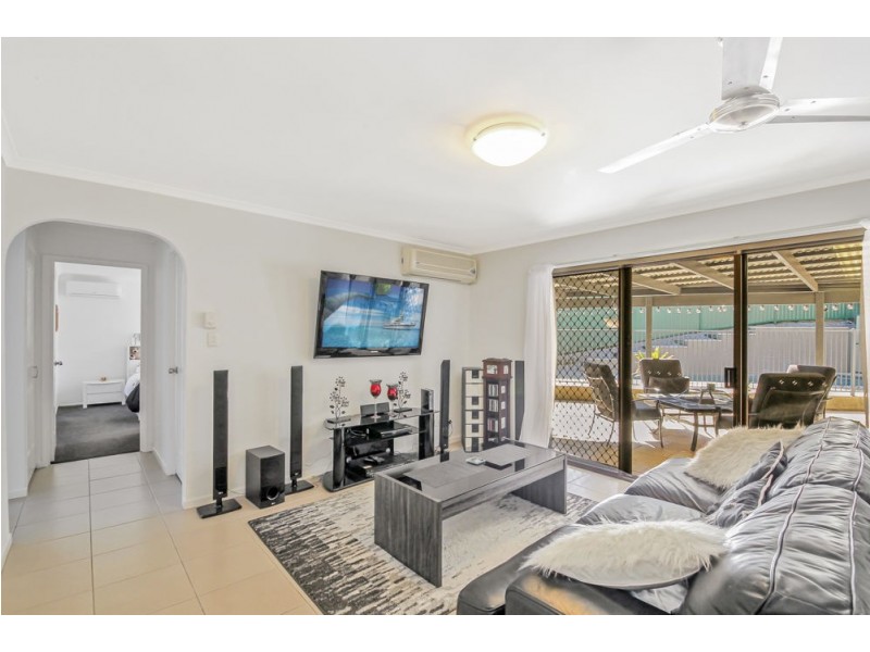 4 Kittani Crescent, Ashmore QLD 4214