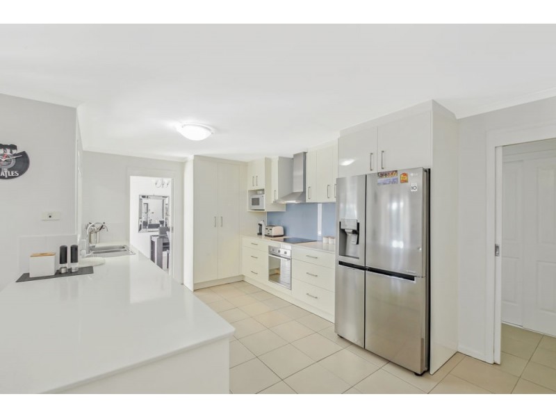 4 Kittani Crescent, Ashmore QLD 4214