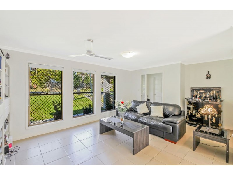 4 Kittani Crescent, Ashmore QLD 4214