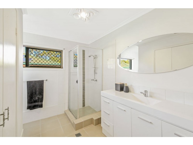 4 Kittani Crescent, Ashmore QLD 4214