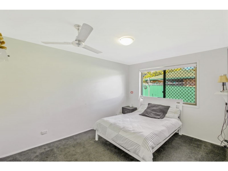 4 Kittani Crescent, Ashmore QLD 4214