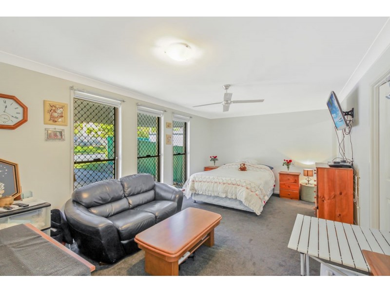 4 Kittani Crescent, Ashmore QLD 4214