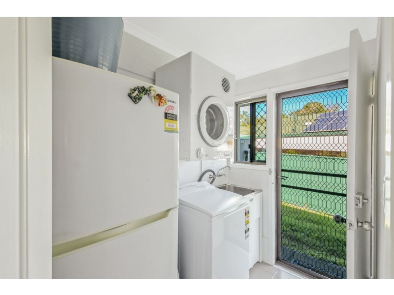 4 Kittani Crescent, Ashmore QLD 4214