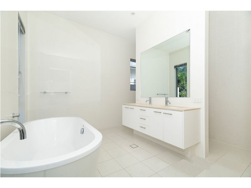 9130 Peter Senior Drive, Hope Island QLD 4212