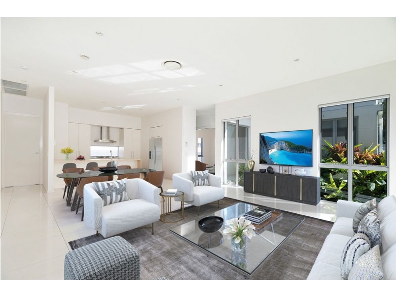 9130 Peter Senior Drive, Hope Island QLD 4212