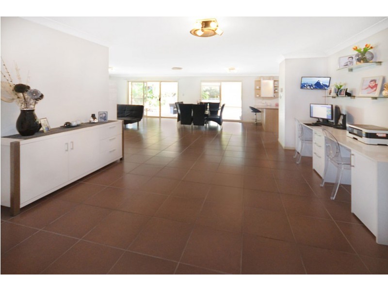 4 Xavier Place, Oxenford QLD 4210