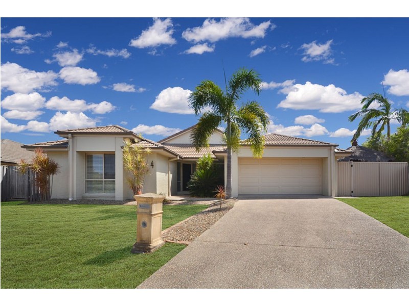 4 Xavier Place, Oxenford QLD 4210