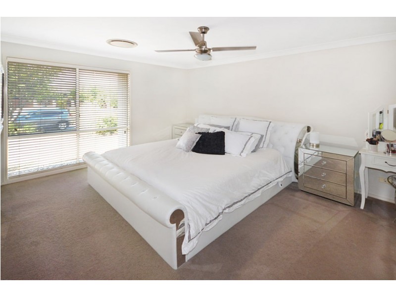 4 Xavier Place, Oxenford QLD 4210