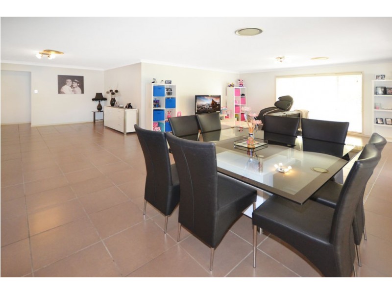 4 Xavier Place, Oxenford QLD 4210