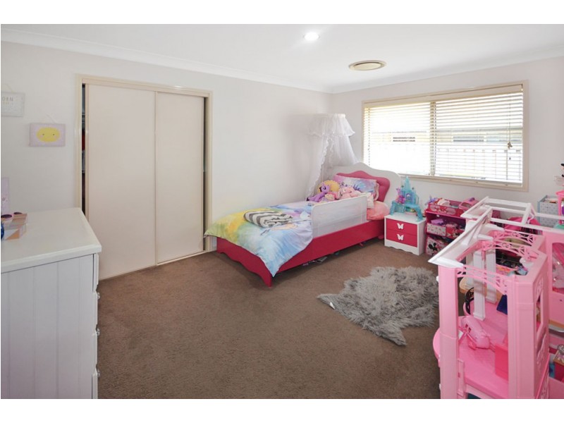 4 Xavier Place, Oxenford QLD 4210