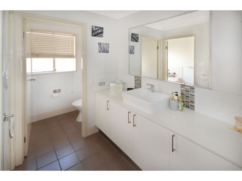 4 Xavier Place, Oxenford QLD 4210