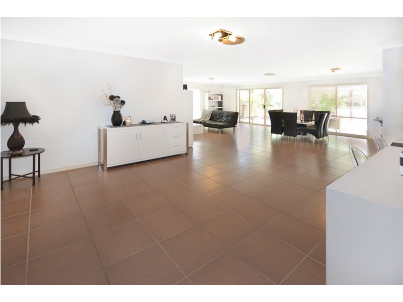 4 Xavier Place, Oxenford QLD 4210