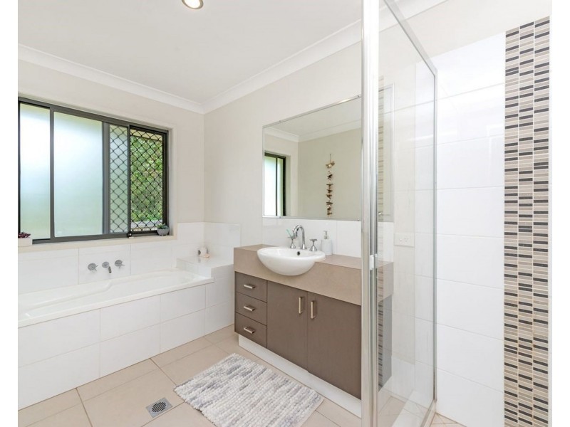 6 Mugello Drive, Oxenford QLD 4210