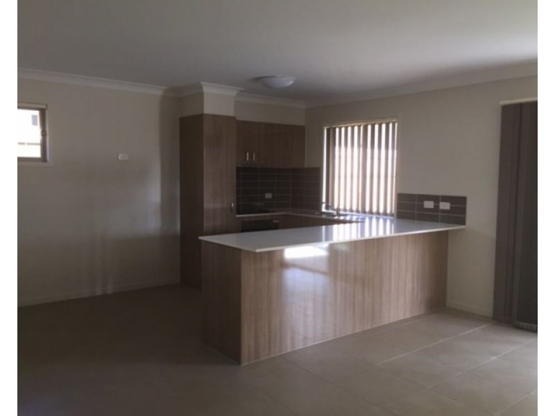 18 Milbrook Crescent, Pimpama QLD 4209