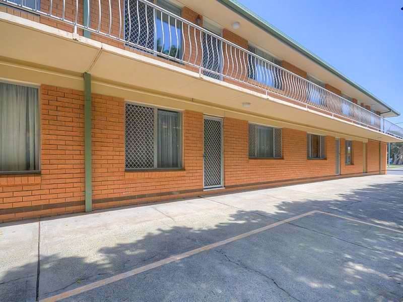 2/31 Frank  Street, Labrador QLD 4215