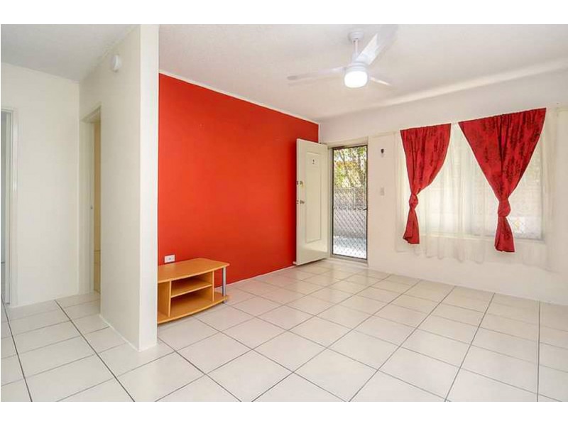 2/31 Frank  Street, Labrador QLD 4215