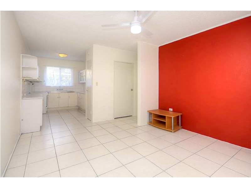 2/31 Frank  Street, Labrador QLD 4215