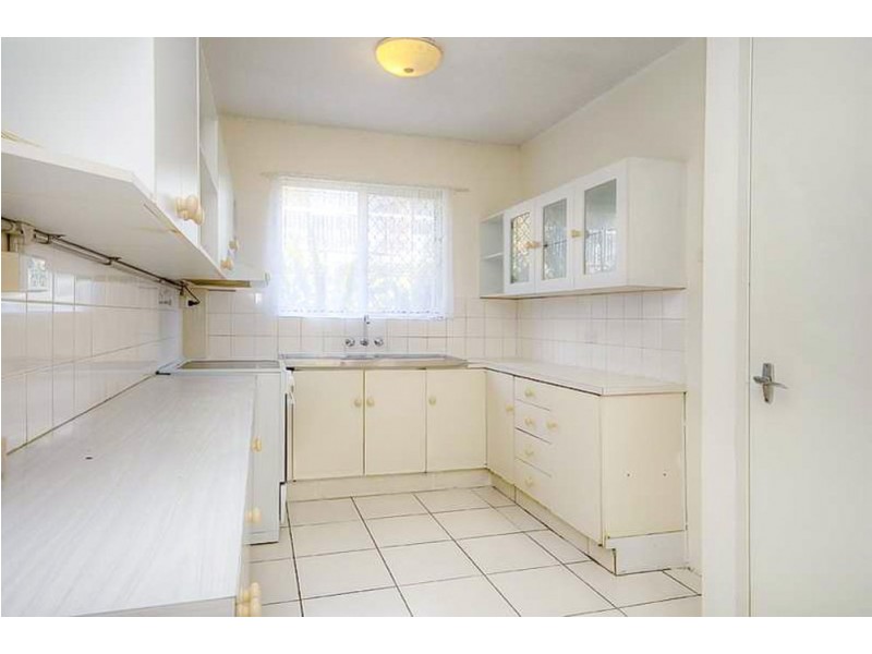 2/31 Frank  Street, Labrador QLD 4215