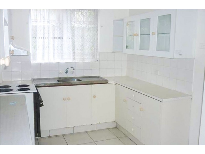 2/31 Frank  Street, Labrador QLD 4215