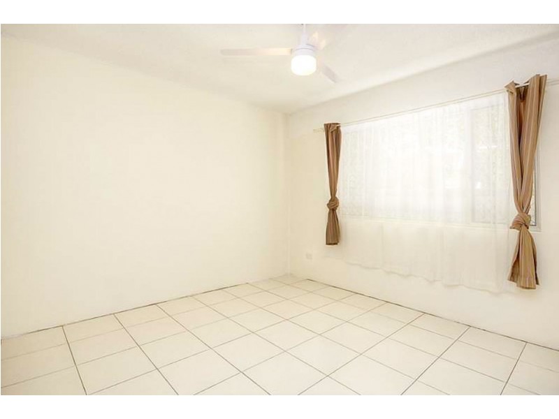 2/31 Frank  Street, Labrador QLD 4215