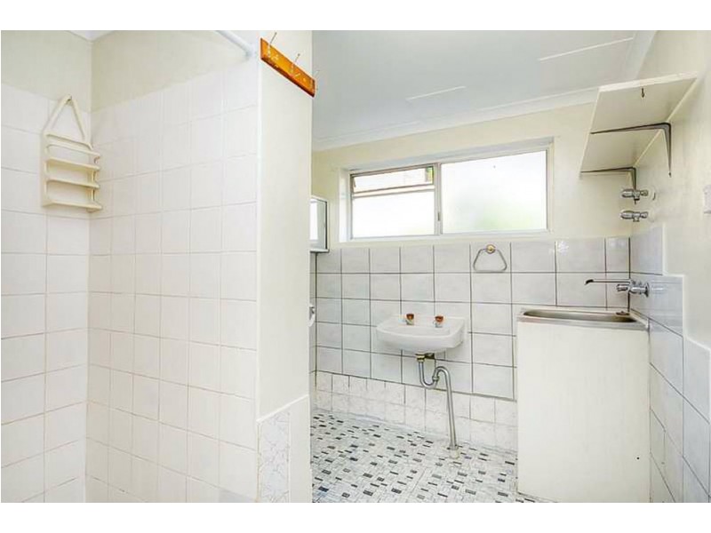 2/31 Frank  Street, Labrador QLD 4215