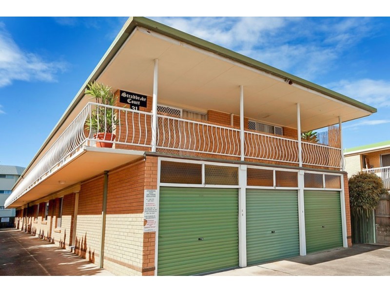 2/31 Frank  Street, Labrador QLD 4215