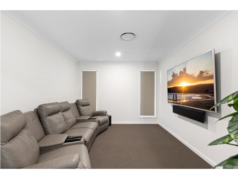 33 Sudbury Drive, Pimpama QLD 4209