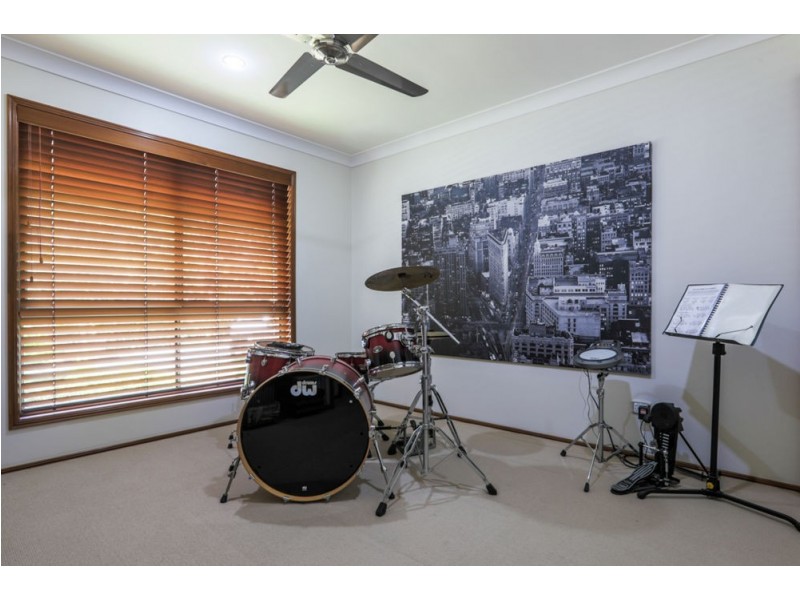 18 Petrel Place, Jacobs Well QLD 4208