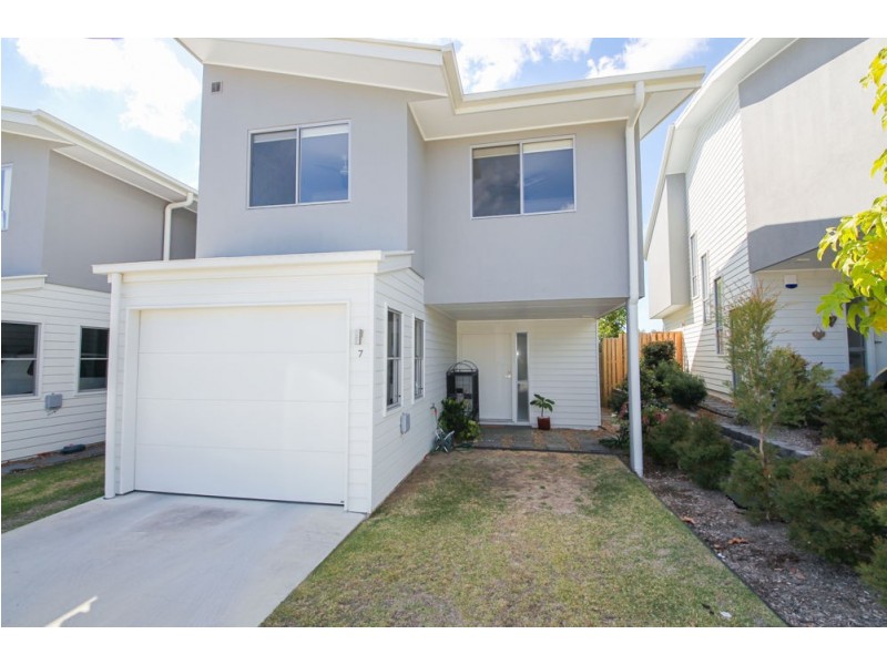 7/16 Bottle Brush Circuit, Coomera QLD 4209