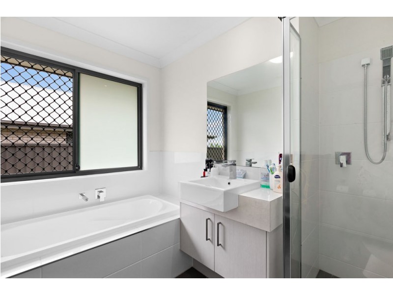 20 Azure Way, Coomera QLD 4209