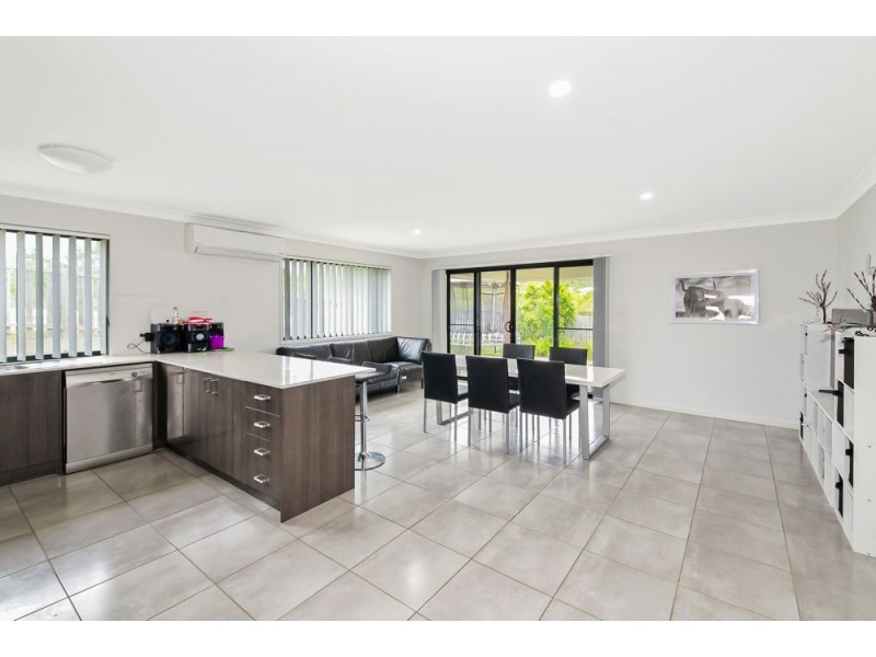 2 Sunstone Avenue, Pimpama QLD 4209