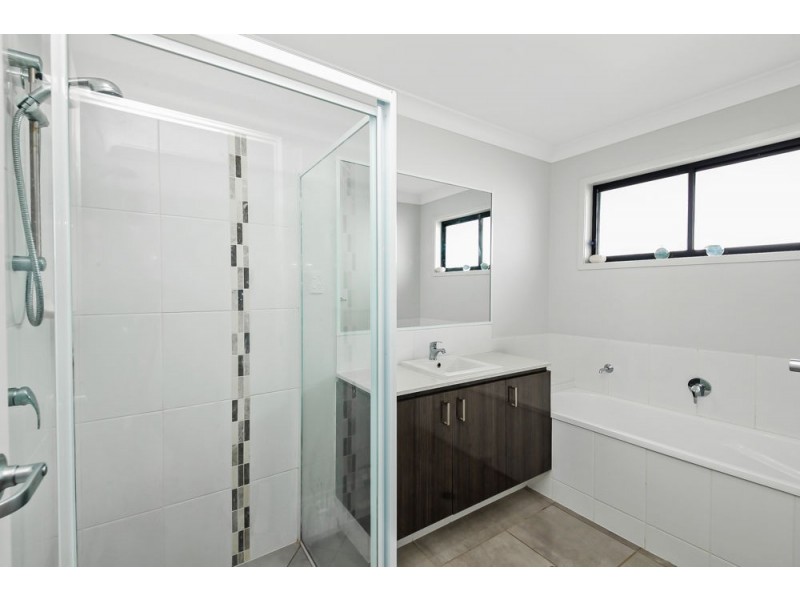 2 Sunstone Avenue, Pimpama QLD 4209