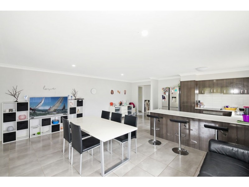2 Sunstone Avenue, Pimpama QLD 4209