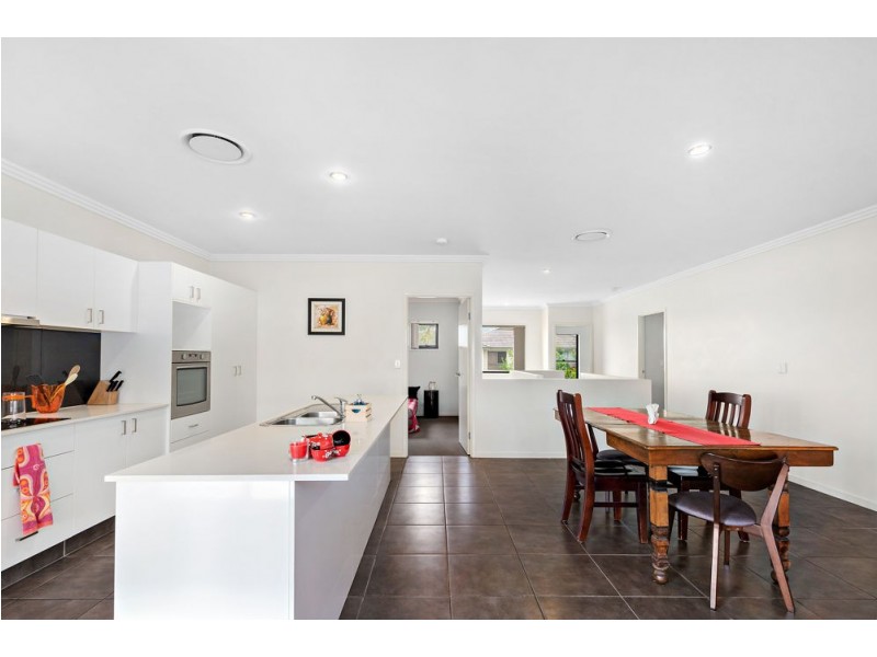 92 Outlook Drive, Waterford QLD 4133