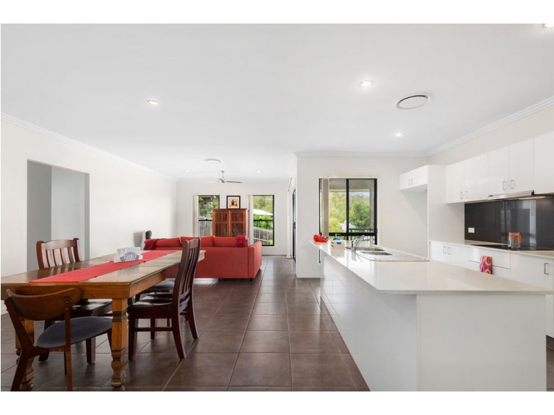 92 Outlook Drive, Waterford QLD 4133