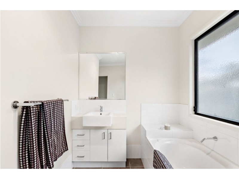 92 Outlook Drive, Waterford QLD 4133