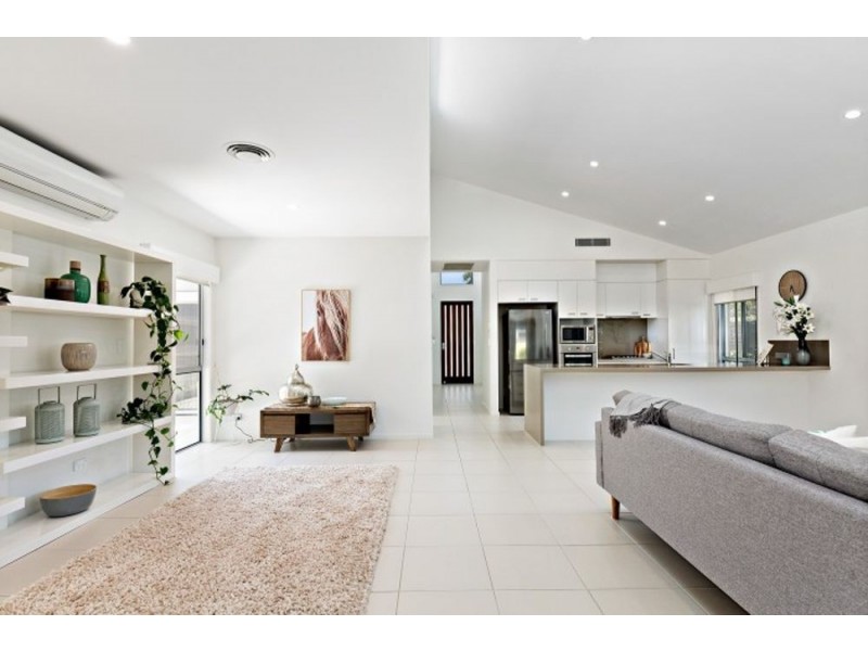 150/1 Halcyon Way, Hope Island QLD 4212